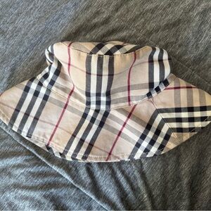 Adult Burberry bucket hat